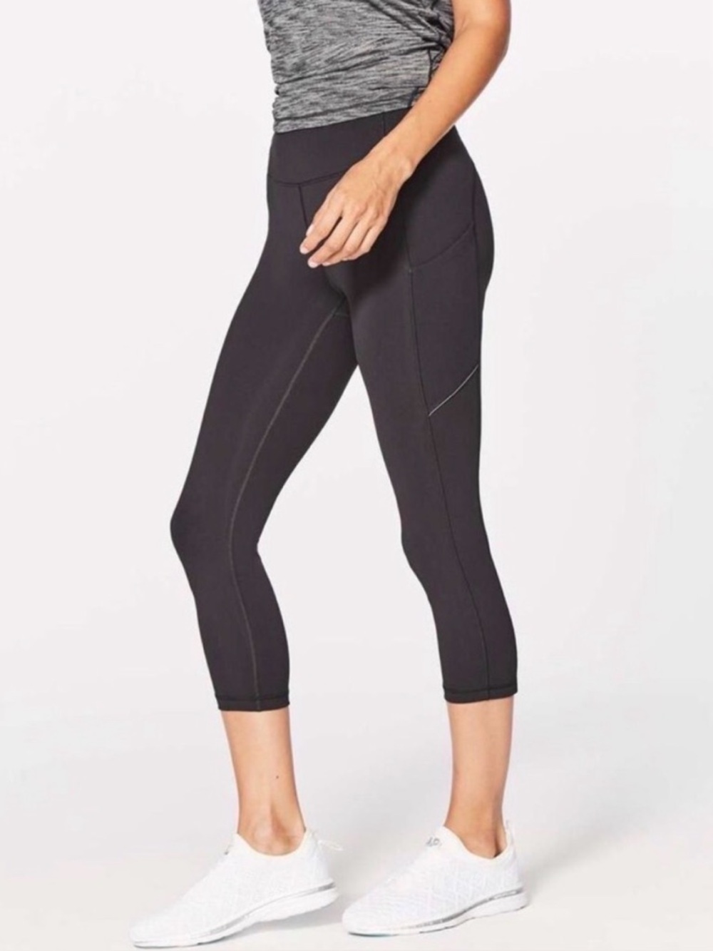 Lululemon Black Speed Up Crop 21” Inseam Women’s sz 4